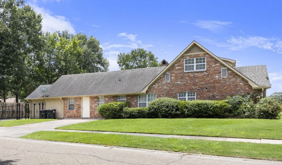 12384 Goodwood Blvd, Baton Rouge, LA 70815 - 5 Beds, 3 Bath