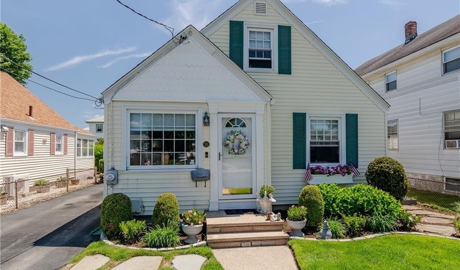 24 Columbus Blvd, Cranston, RI 02910 - 3 Beds, 1 Bath