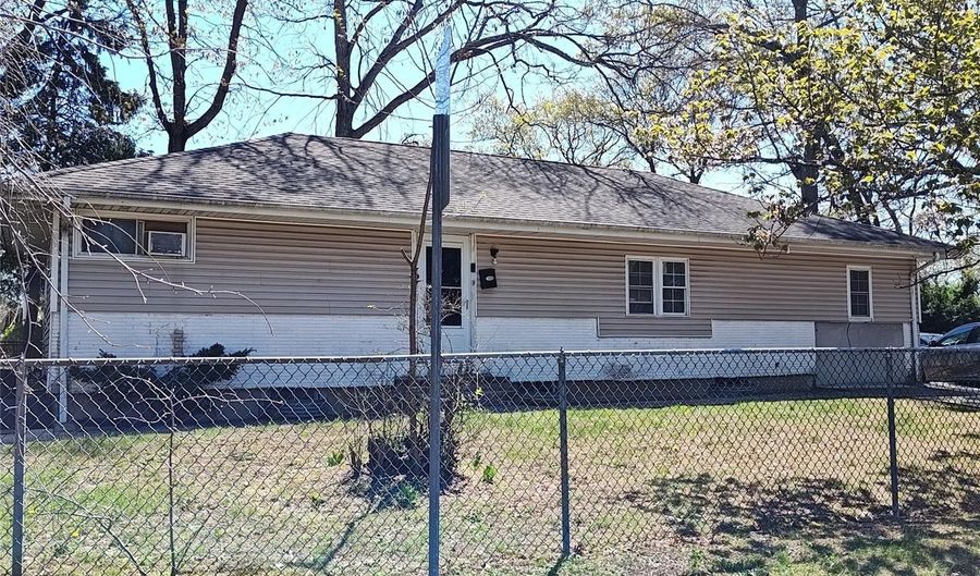 49 Overland Ave, Amityville, NY 11701 - 3 Beds, 2 Bath
