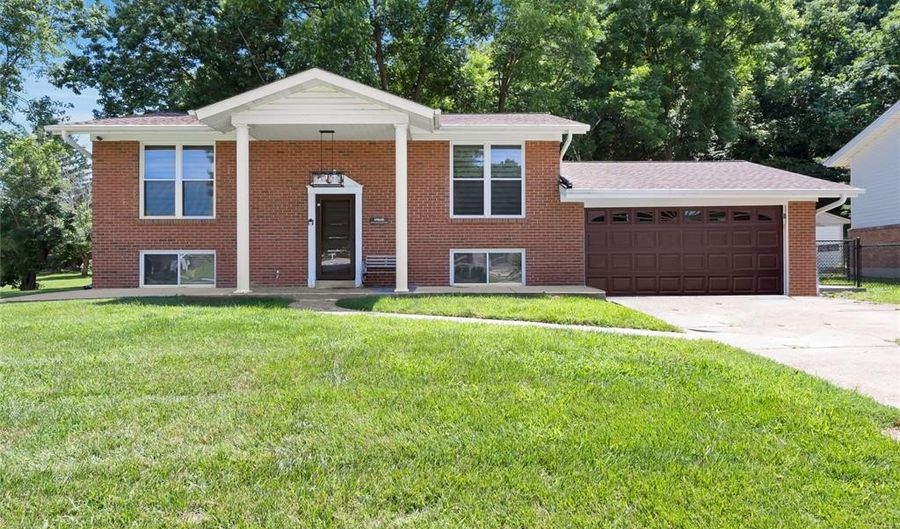 1251 Hawksbury Dr, Arnold, MO 63010 - 4 Beds, 2 Bath