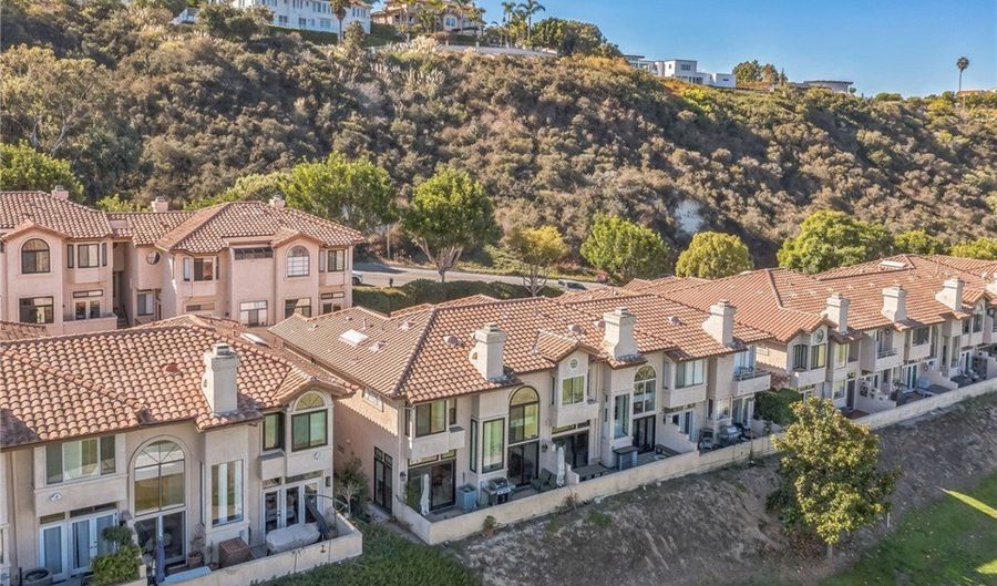 528 San Andres Dr, Solana Beach, CA 92075 - 2 Beds, 3 Bath