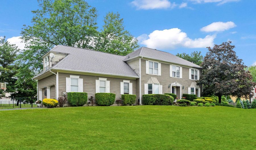 3404 Sandpiper Way, Allenwood, NJ 08720 - 5 Beds, 3 Bath