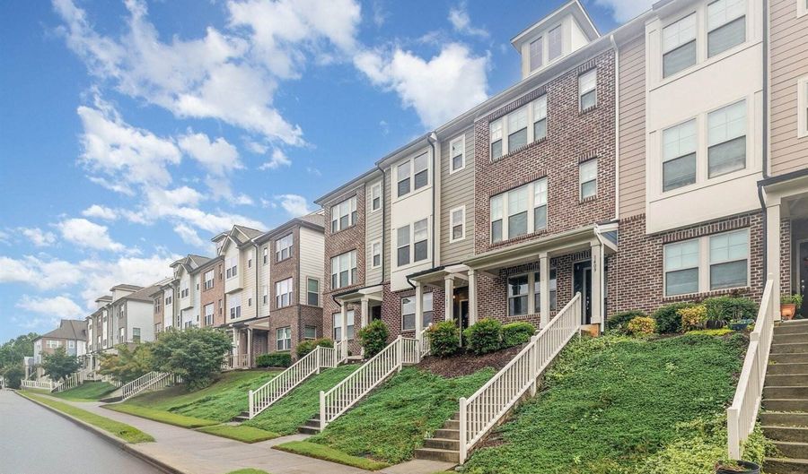 1405 Town Home Dr, Apex, NC 27502 - 3 Beds, 4 Bath