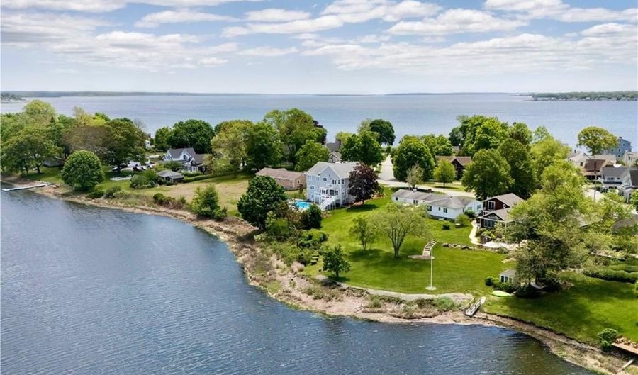 1040 Buttonwoods Ave, Warwick, RI 02886 - 4 Beds, 5 Bath