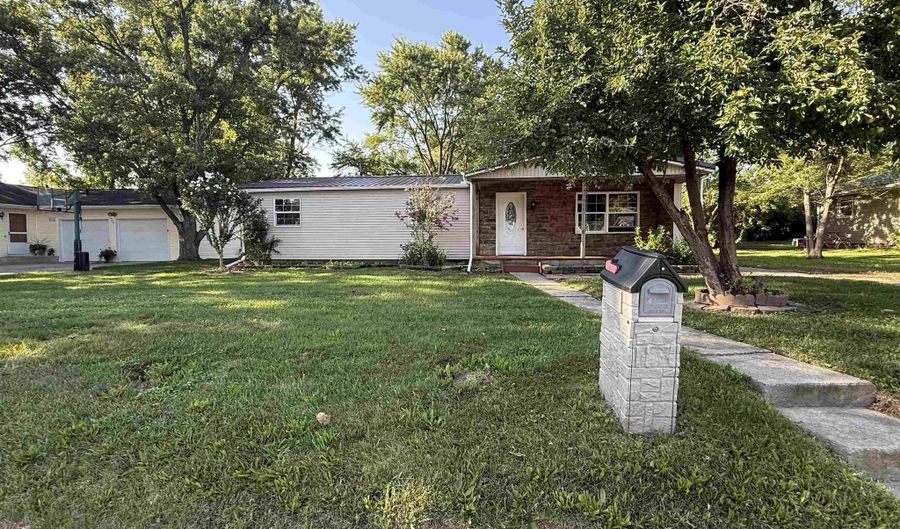 466 E Maple St, Berne, IN 46711 - 3 Beds, 2 Bath