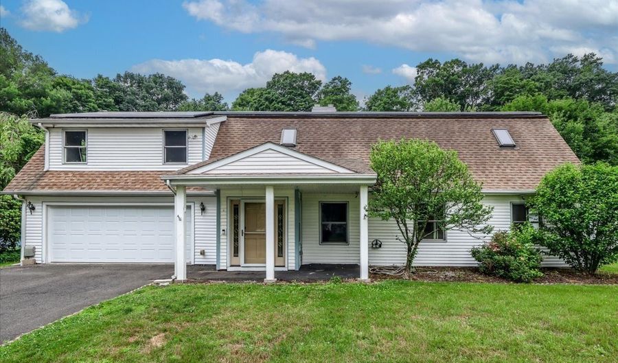 6 Caye Rd, Danbury, CT 06811 - 4 Beds, 2 Bath