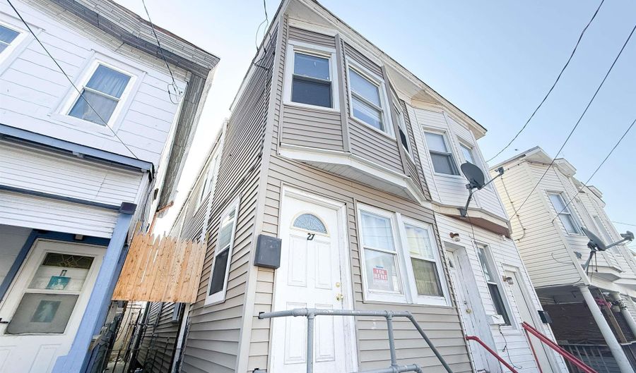 27 S Bellevue Ave, Atlantic City, NJ 08401 - 5 Beds, 2 Bath