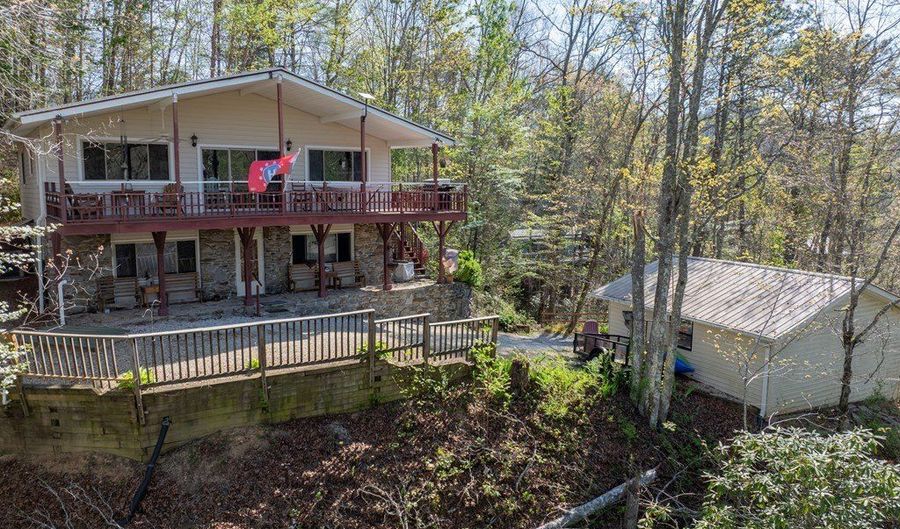 344 Pine Ridge Trl, Almond, NC 28702 - 3 Beds, 2 Bath
