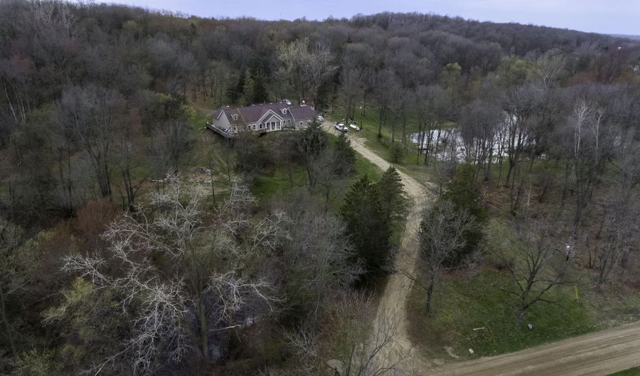 10450 Cement City Hwy, Addison, MI 49220 - 3 Beds, 3 Bath
