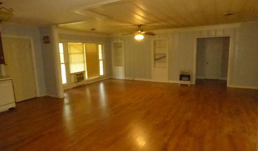 125 Albert St, Brookhaven, MS 39601 - 2 Beds, 2 Bath