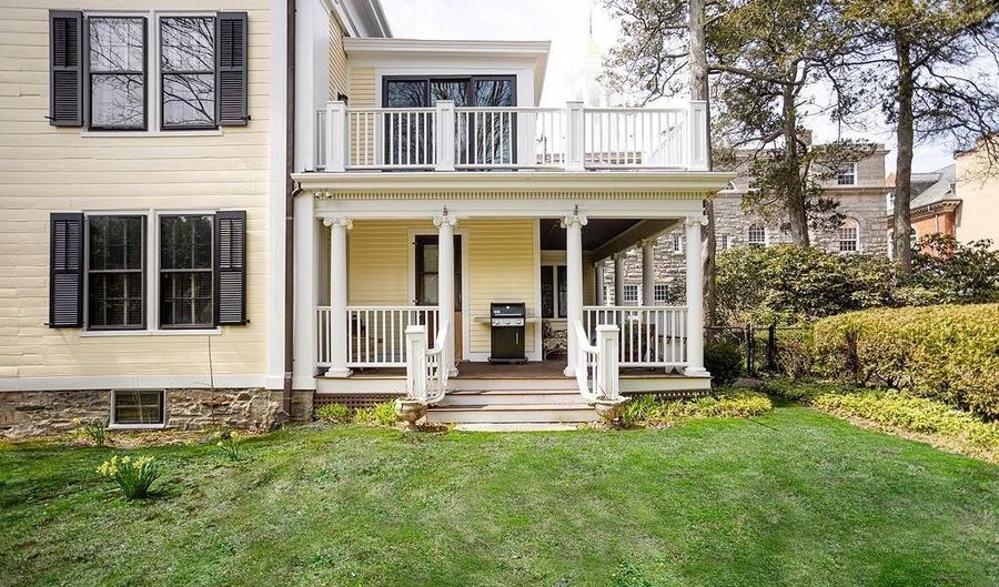 10 Bull St, Newport, RI 02840 - 5 Beds, 4 Bath