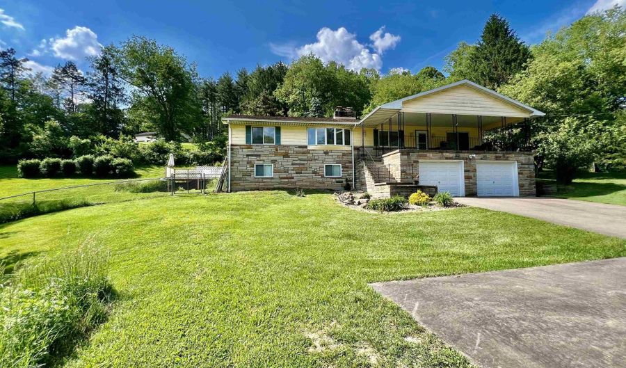 608 Apple Valley Rd, Fairmont, WV 26554 - 3 Beds, 3 Bath