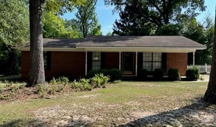 1351 Reynolds St, Bainbridge, GA 39817 - 3 Beds, 2 Bath