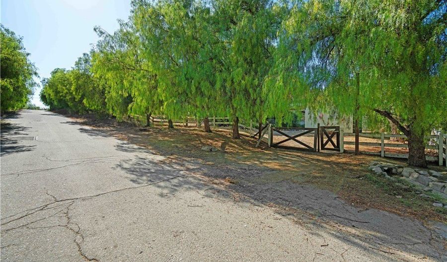 5920 Colodny Dr, Agoura Hills, CA 91301 - 5 Beds, 5 Bath