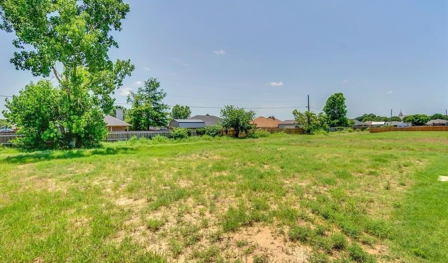 137 Brooke Dr, Alvord, TX 76225 - 4 Beds, 2 Bath