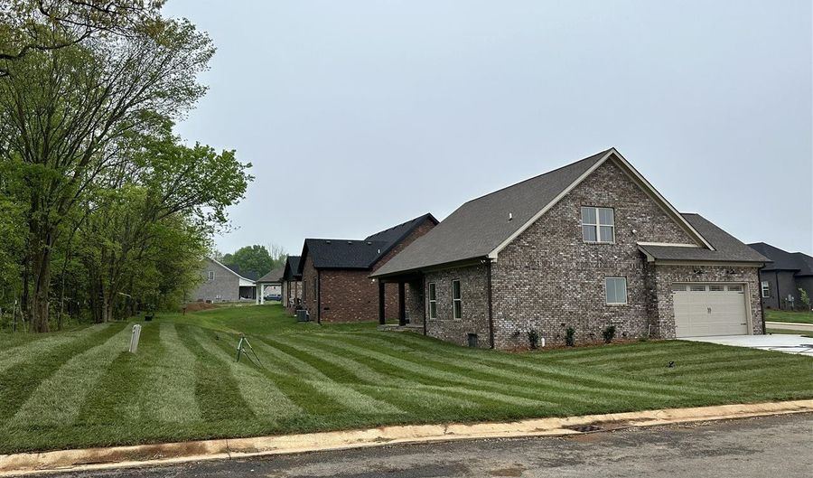 6596 Summer Shade Cir, Alvaton, KY 42122 - 4 Beds, 3 Bath