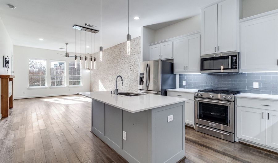 5015 Meridian Ln 1102, Addison, TX 75001 - 3 Beds, 3 Bath