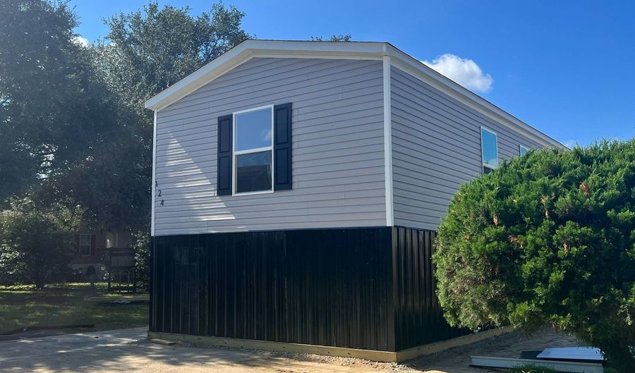 5885 Lavey Ln 124, Baker, LA 70714 - 4 Beds, 2 Bath