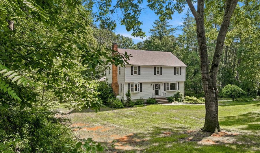 16 Williamsburg Dr, Amherst, NH 03031 - 4 Beds, 3 Bath
