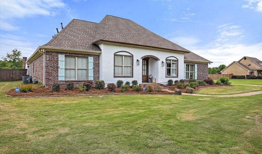 118 Flowers Ln, Brandon, MS 39047 - 4 Beds, 4 Bath