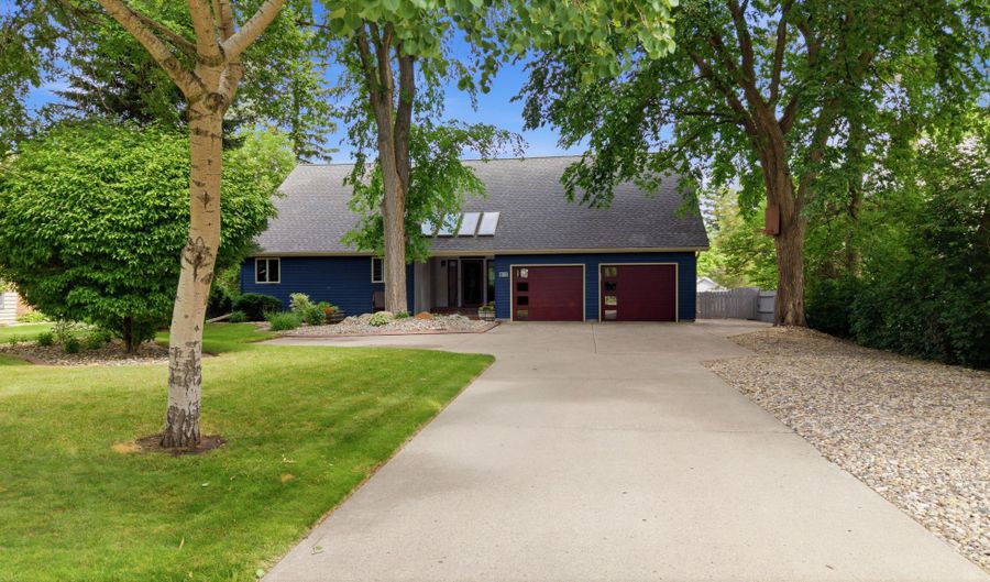 111 NE 15th Ave, Aberdeen, SD 57401 - 4 Beds, 3 Bath