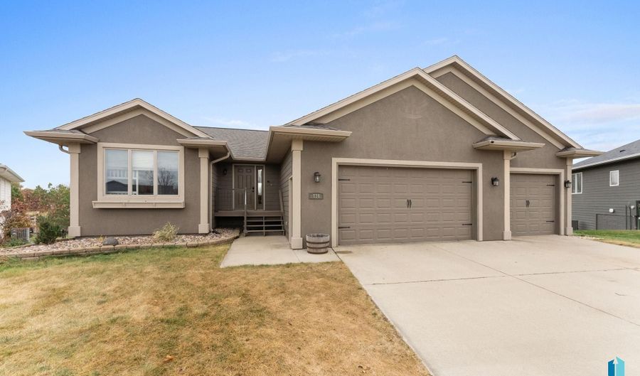 816 N Snowberry Cir, Brandon, SD 57005 - 4 Beds, 3 Bath