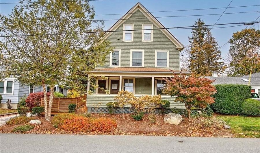 63 Greenwood Ave, East Providence, RI 02916 - 6 Beds, 4 Bath