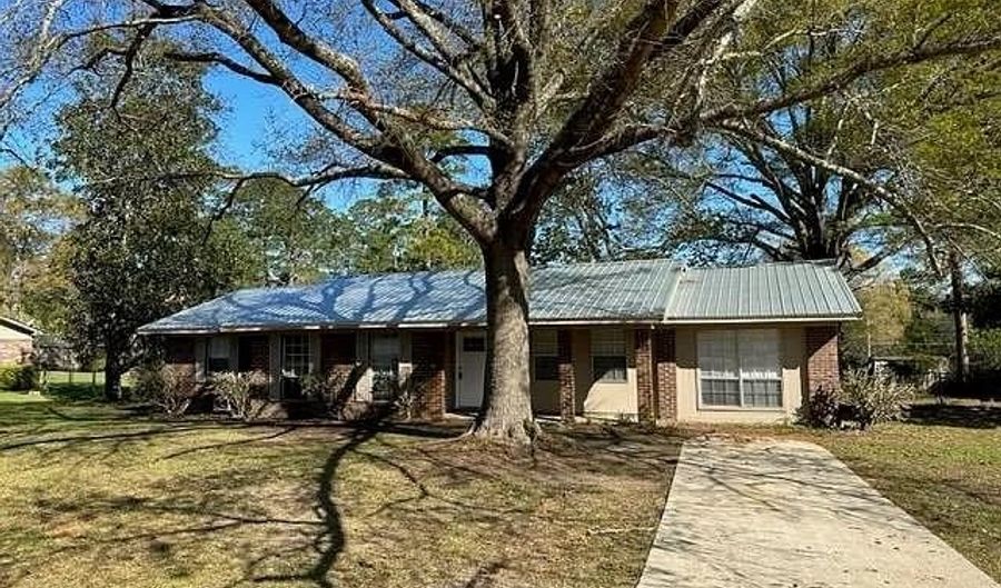 205 Dahlia Dr, Andalusia, AL 36420 - 3 Beds, 4 Bath