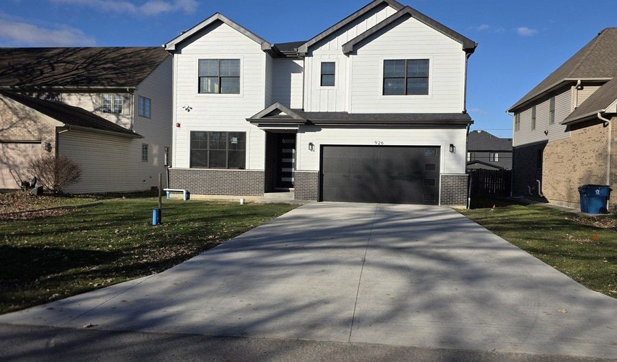 926 E Crest Ave, Addison, IL 60101 - 4 Beds, 5 Bath