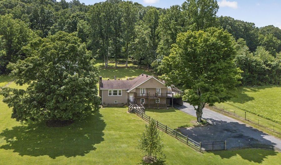 13422 Countiss Rd, Abingdon, VA 24210 - 3 Beds, 3 Bath