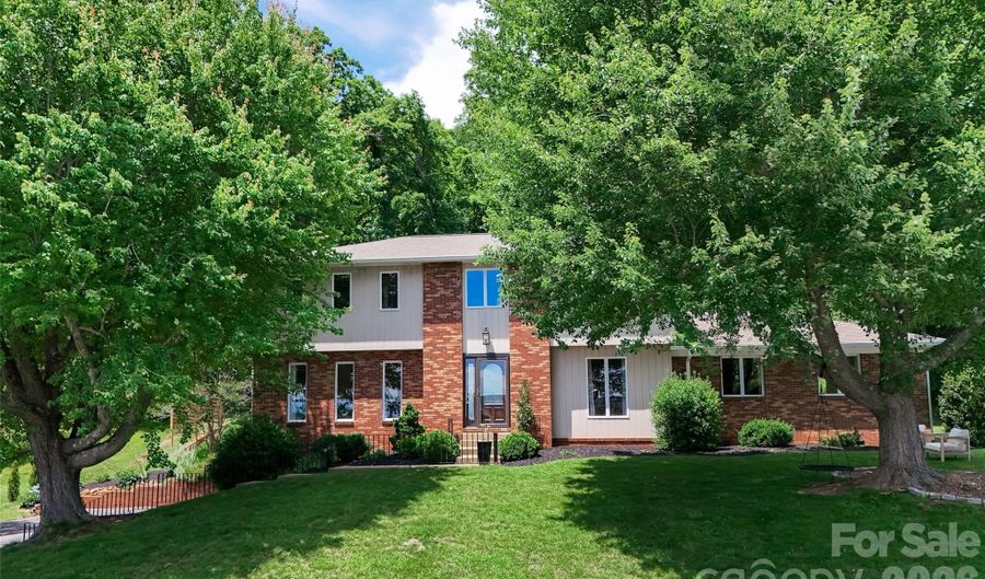 53 Braddock Way, Asheville, NC 28803 - 4 Beds, 3 Bath