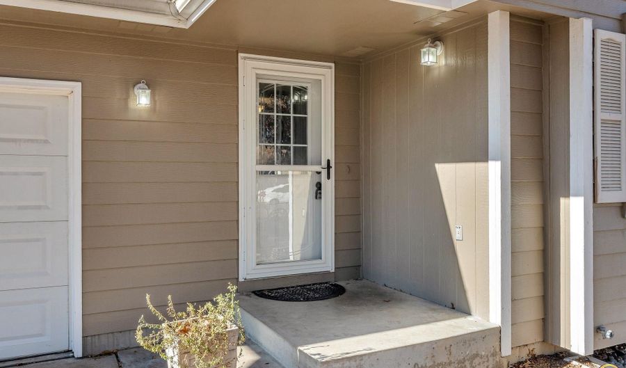 320 Harrison Ct, Auburn, KS 66402 - 4 Beds, 2 Bath