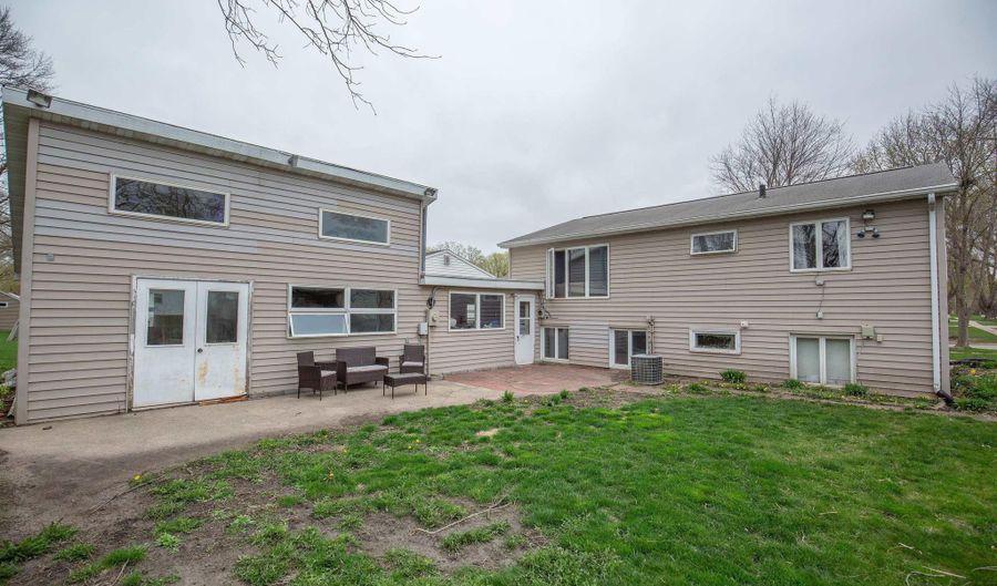 120 S Woodworth St, Algona, IA 50511 - 4 Beds, 2 Bath