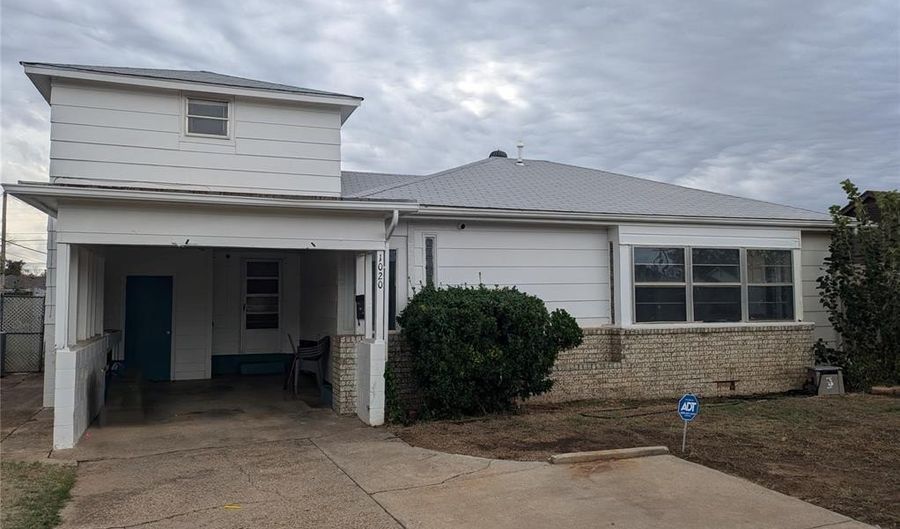 1020 E Walnut St, Altus, OK 73521 - 3 Beds, 2 Bath