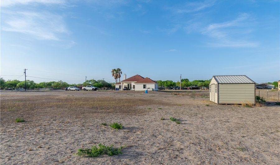 108 County Road 1601 Cir, Alice, TX 78332 - 3 Beds, 4 Bath
