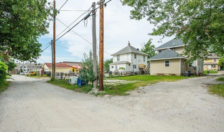 1429 Martin Luther King Jr Pkwy, Des Moines, IA 50314 - 5 Beds, 2 Bath