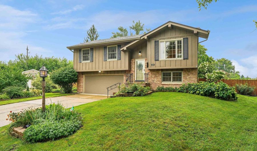 2101 NW 2nd St, Ankeny, IA 50023 - 3 Beds, 2 Bath