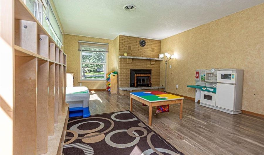 1007 Ruby St NW, Alexandria, MN 56308 - 3 Beds, 2 Bath