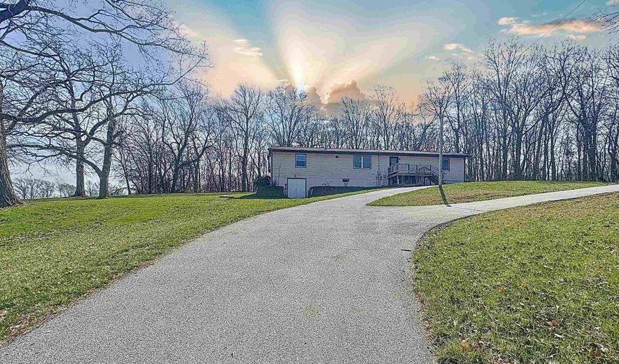6520 US Hwy 150, Alpha, IL 61413 - 3 Beds, 3 Bath