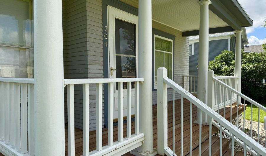 501 S DAKOTA St, Aberdeen, SD 57401 - 3 Beds, 2 Bath