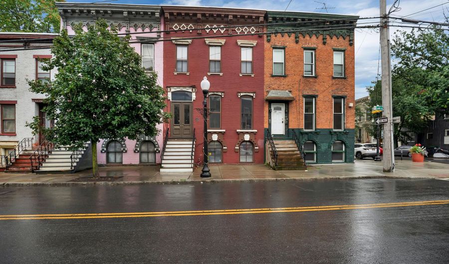 282 Lark St, Albany, NY 12210 - 3 Beds, 3 Bath