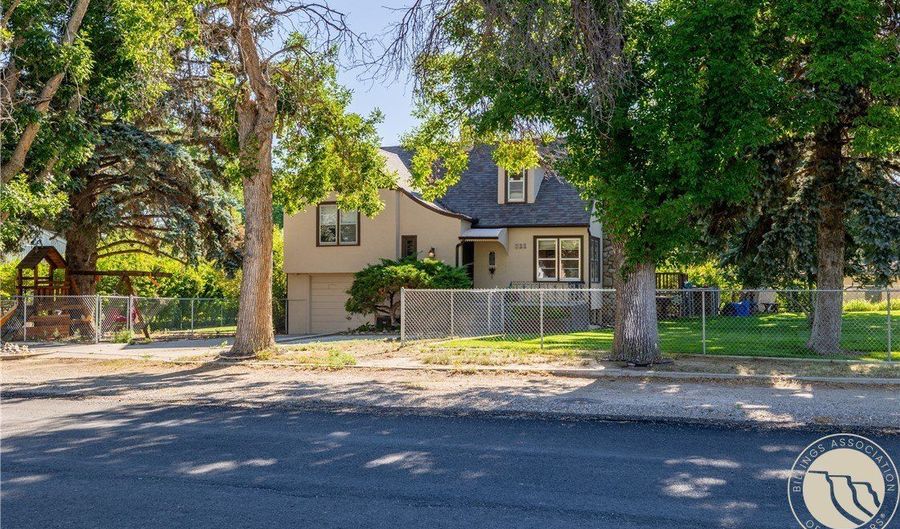 321 S 3rd St, Bridger, MT 59014 - 4 Beds, 2 Bath