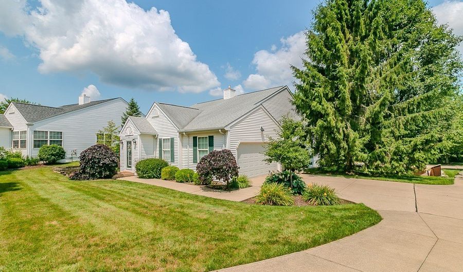 118 Kensington Ct, Aurora, OH 44202 - 2 Beds, 2 Bath