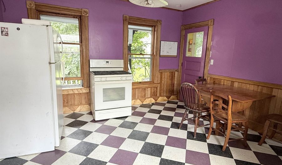 16 Washington St, Brattleboro, VT 05301 - 5 Beds, 3 Bath