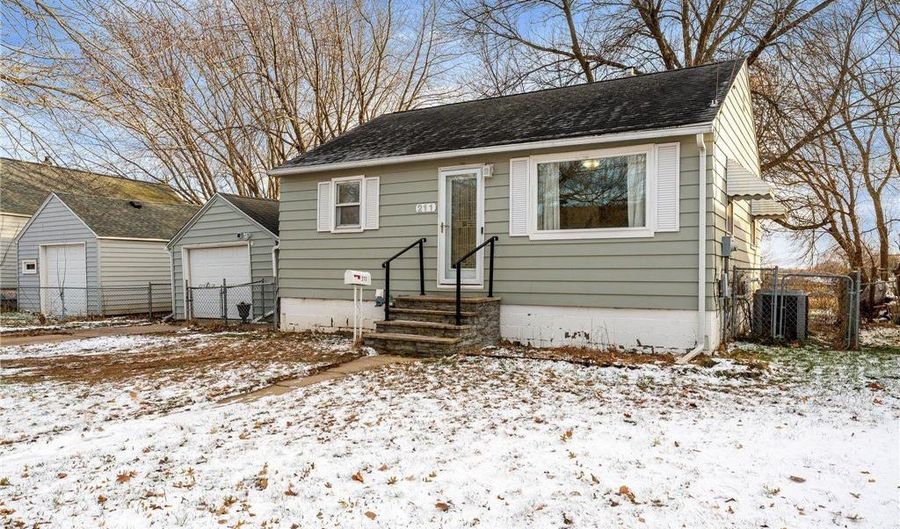 211 12th Ave SW, Austin, MN 55912 - 3 Beds, 2 Bath