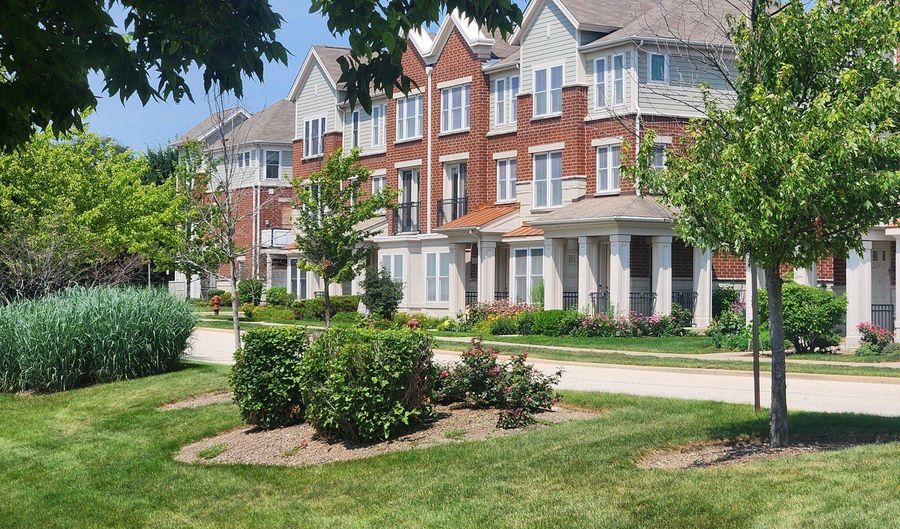 208 W HYDE St, Arlington Heights, IL 60005 - 4 Beds, 4 Bath