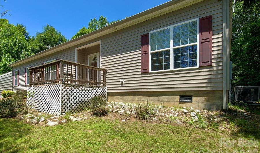 498 Broad Branch Rd, Bakersville, NC 28705 - 3 Beds, 2 Bath