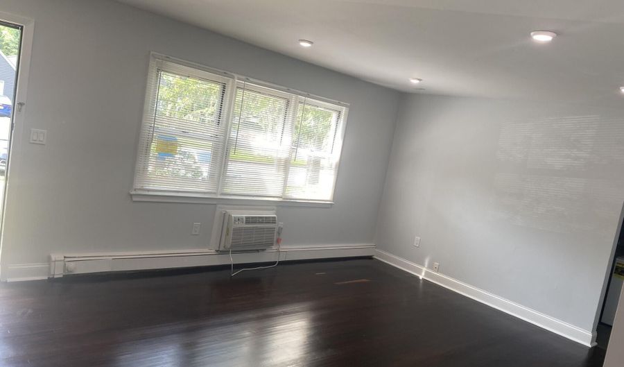 96 East Ave 97, Atlantic Highlands, NJ 07716 - 1 Beds, 1 Bath