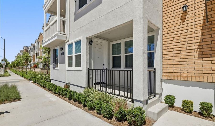 175 W La Palma Ave 6, Anaheim, CA 92801 - 2 Beds, 4 Bath
