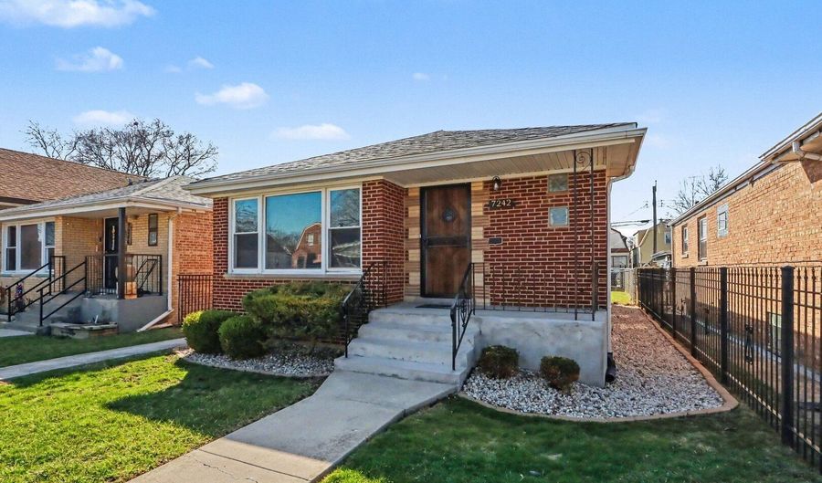 7242 S Honore St, Chicago, IL 60636 - 3 Beds, 2 Bath